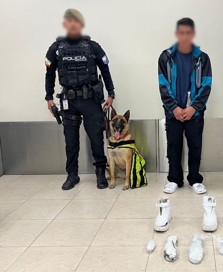 Policía Capturó a ciudadano extranjero con paquetes de droga dentro de sus zapatos