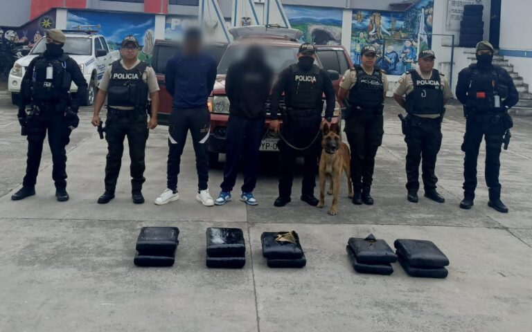 Persecución policial dejó dos aprehendidos que trasladaban más de 59 mil dosis de droga