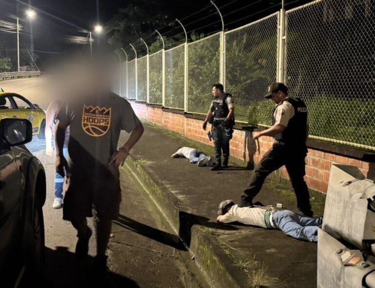 Policía Nacional recupera vehículo robado y aprehende a dos implicados en Yantzaza