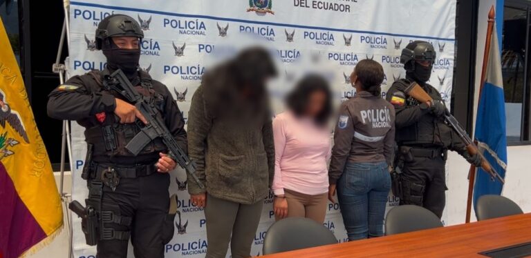 Policía captura a dos ciudadanas presuntas implicadas en el robo a una entidad financiera