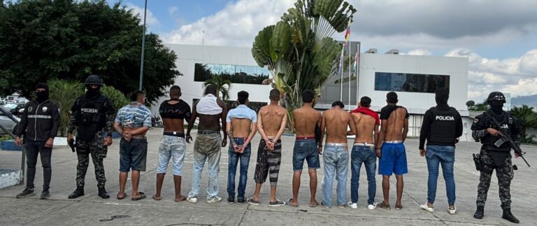 Policía capturó a nueve presuntos integrantes de “Los Choneros” en poder de armas de fuego