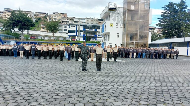 El Comandante General de la Policía, Víctor Hugo Zárate, visitó Loja