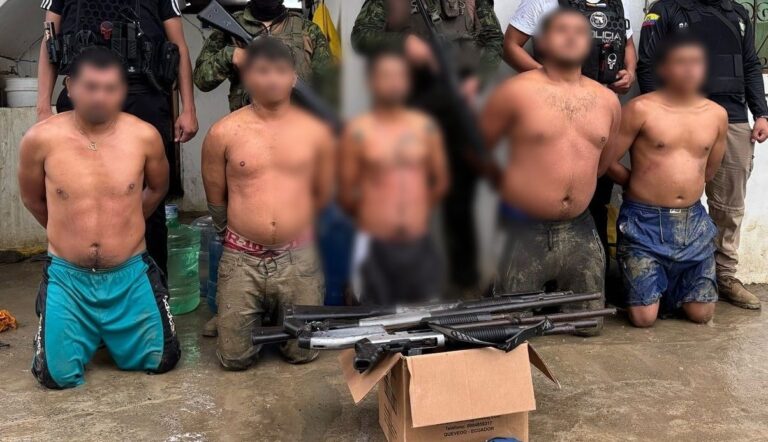 Cinco presuntos extorsionadores aprehendidos por el delito de robo de armas de fuego en Guayas