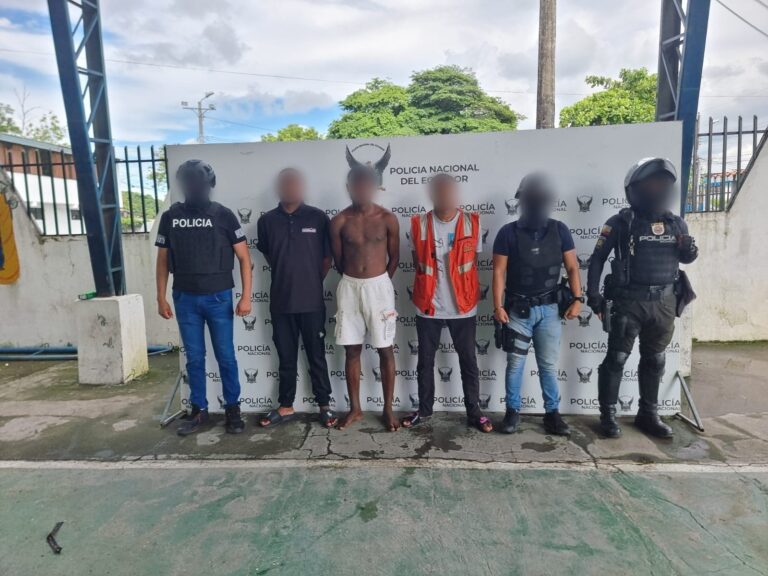 Policía captura a tres sujetos por secuestro extorsivo en Esmeraldas