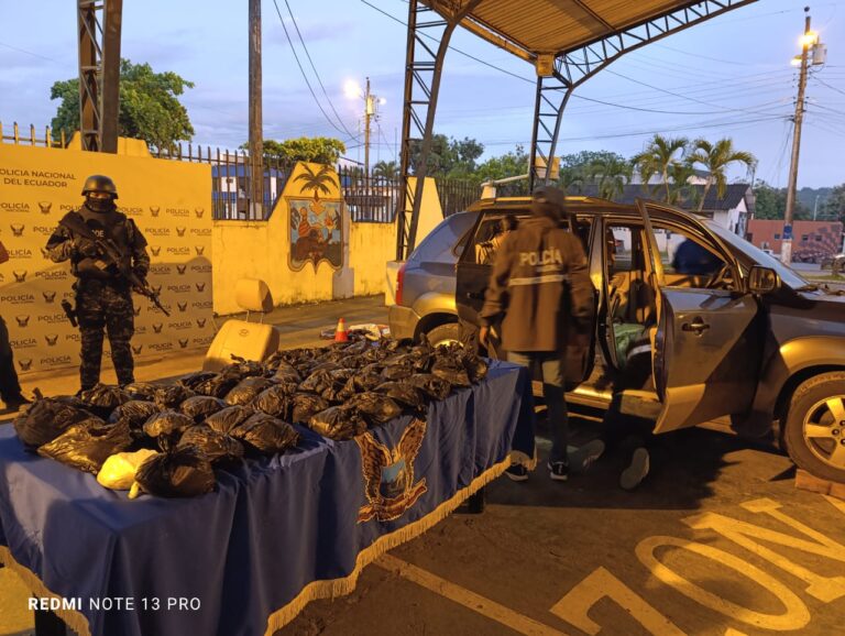 Policía capturó un vehículo con armas y municiones destinadas a grupos criminales dentro del país