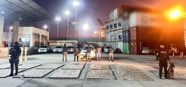 Alrededor de una tonelada y media de cocaína son incautados en Guayas