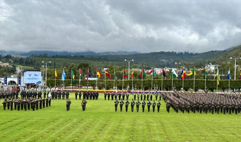 Ceremonia de cambio de insignias de mando