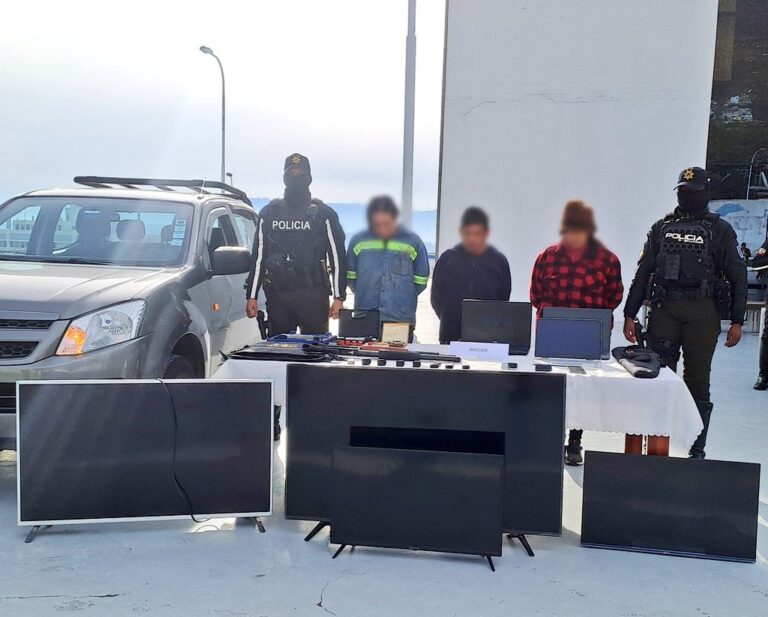 En Quito, Policía aprehendió a tres sospechosos del delito de robo a mano armada