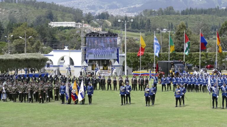 Hoy, se realizó la ceremonia de aniversario de la Policía Nacional y graduación de 299 subtenientes