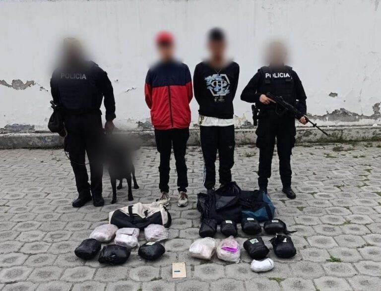 Policía incauta más de 9 kilos de marihuana y aprehende a dos implicados en operativo en Tababuela