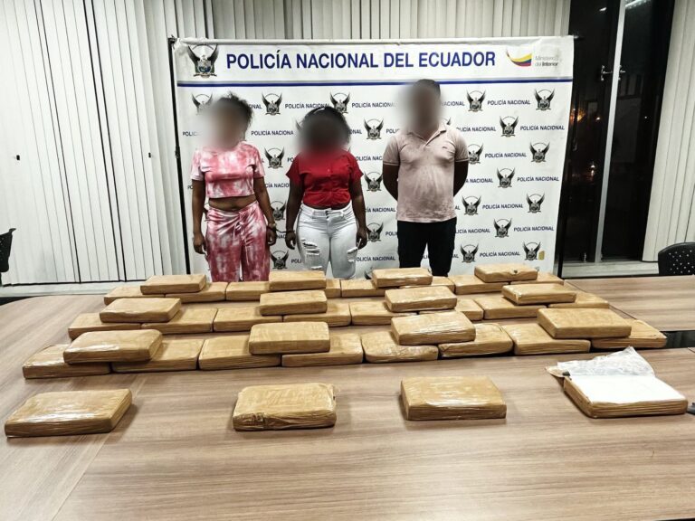 Policía Nacional realiza operación antinarcóticos y aprehende a tres implicados