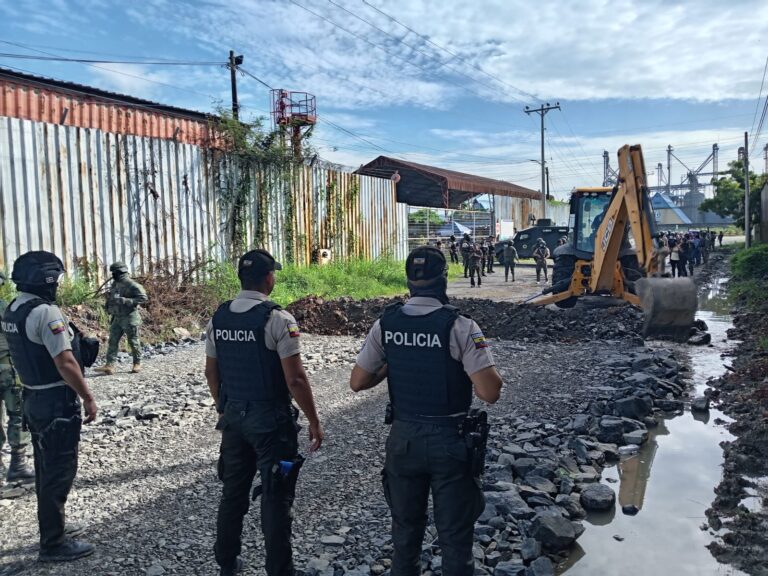 Bloque de Seguridad destruye casas utilizadas para el secuestro en Durán