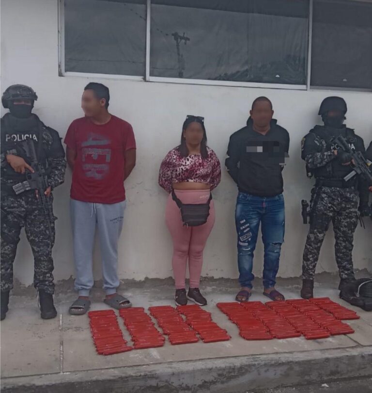 La Policía capturo a 03 sujetos por transportar 260 tacos de dinamita en Ibarra