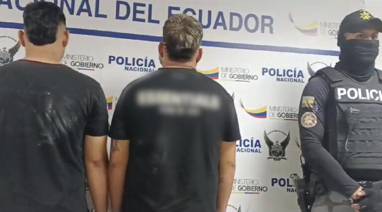 Policía aprehende a dos sujetos armados en Guayaquil