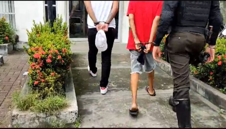 Policía capturó a dos presuntos extorsionadores en Guayaquil