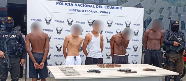5 aprehendidos del GAO “Tiguerones” durante operativo en Nueva Prosperina