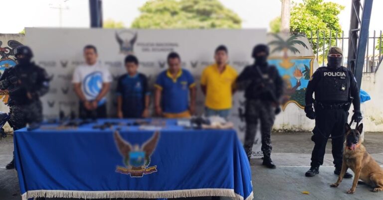 Policía capturó a alias “Comandante Junior” objetivo de intermedio valor, y a otros tres integrantes del GAO “Los Tiguerones”, en Esmeraldas