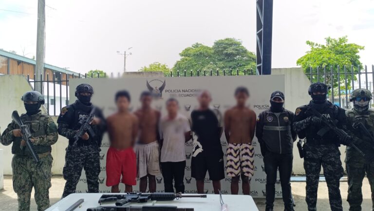 Operativo “Cero Impunidad” permitió la aprehensión de cinco ciudadanos por el delito de tenencia ilegal de armas y explosivos en Esmeraldas
