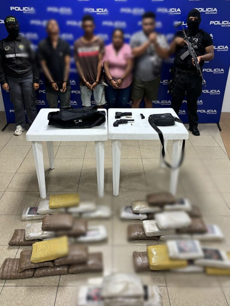 Policía aprehendió a cuatro integrantes del GAO “Los Choneros” por el delito de asalto a mano armada, tráfico de armas, municiones y tráfico de sustancias sujetas a fiscalización