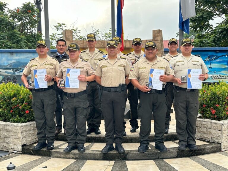 Reconocimiento a la trayectoria: exjefes distritales de la Zona 8 fueron homenajeados previo a sus nuevas designaciones