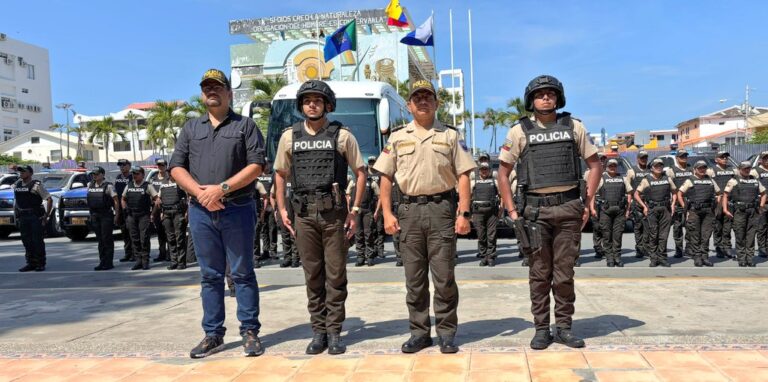 Policía fortalece la seguridad con la entrega de patrulleros, chalecos balísticos y armamento en Santa Elena
