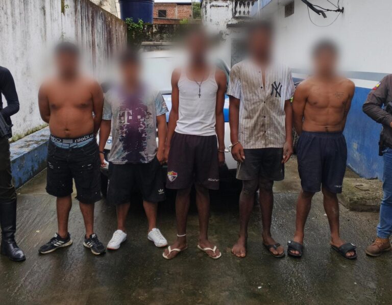Operativo policial permitió la aprehensión de cinco integrantes del Grupo Armado Organizado “Los Choneros” en Manabí