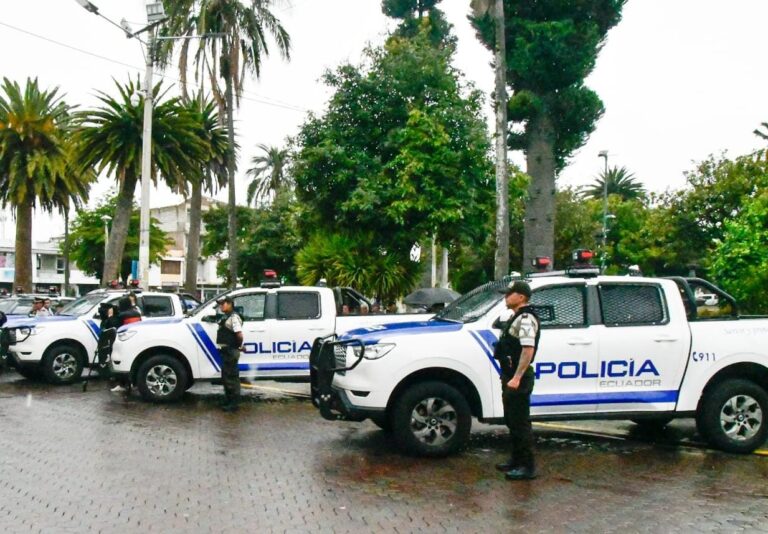 Policía fortalece la seguridad con la entrega de 5 vehículos patrulleros al servicio de Tránsito, en el cantón Mejía