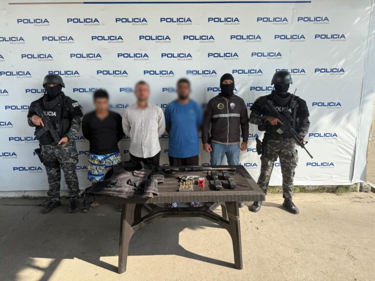 Policía capturó a tres presuntos implicados en tenencia ilegal de armas