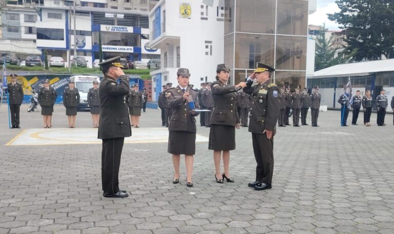 Mediante ceremonia de relevo de mando se posesionó el nuevo Comandante de Policía de Loja