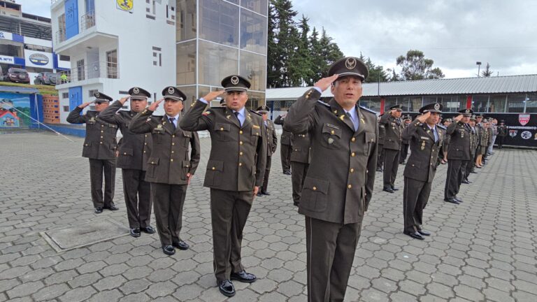 Servidores Policiales Directivos y Operativos de la Subzona Loja alcanzaron su inmediato grado superior jerárquico