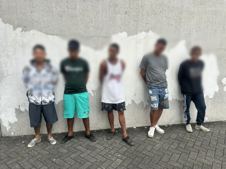 Policía aprehendió a cinco personas por tenencia ilegal de armas de fuego en Guayaquil