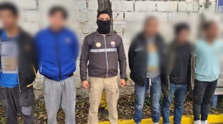 Seis presuntos implicados en porte y tenencia ilegal de armas fueron aprehendidos en Quito