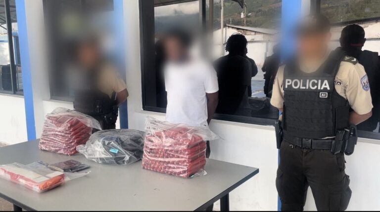 Policía Nacional aprehendió a un sujeto que transportaba material explosivo