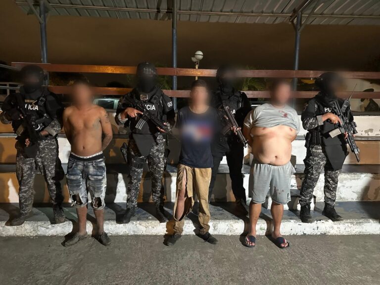 Antisocial neutralizado en uso legítimo de la fuerza y tres integrantes del Grupo Armado Organizado “Los Lobos” aprehendidos