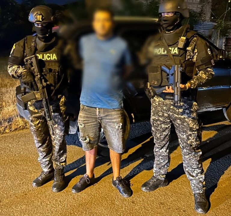Policía liberó a dos víctimas de secuestro y aprehendió a un ciudadano integrante del GAO “Los Lobos” por este delito, en Los Ríos