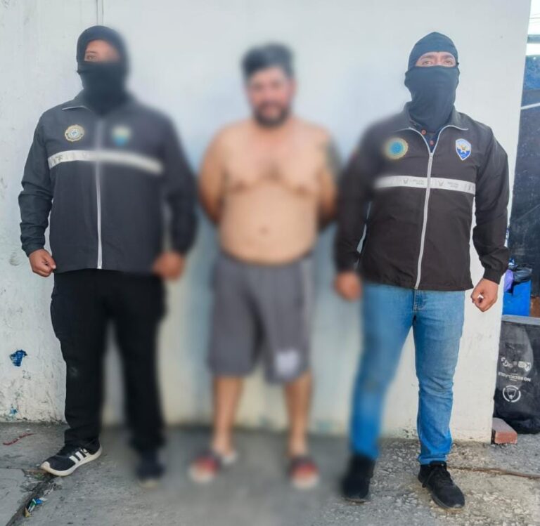 Aprehensión de un ciudadano por el delito de tráfico ilícito de sustancias catalogadas sujetas a fiscalización, tenencia ilegal de arma de fuego y municiones en Santa Elena
