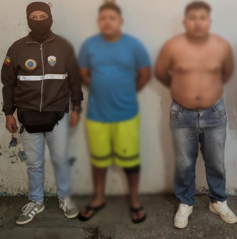 Policía aprehendió a dos ciudadanos por el delito de tráfico ilícito de sustancias catalogadas sujetas a fiscalización en Santa Elena