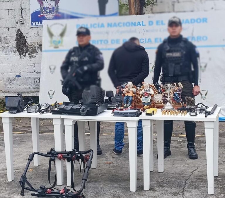 Policía aprehendió a un ciudadano por el delito de robo de accesorios a vehículos en Quito