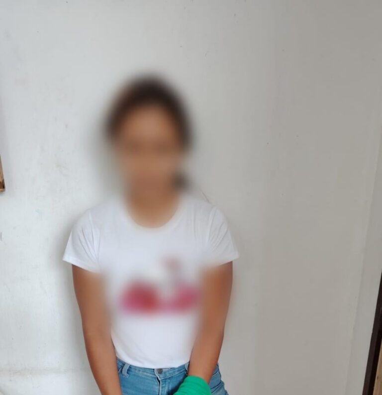 Policía aprehendió a ciudadana por tenencia y porte ilegal de arma de fuego en Manabí