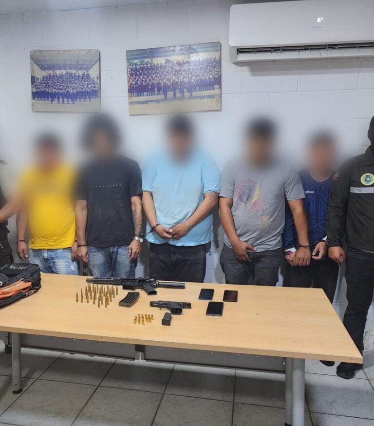 Policía aprehendió a cinco integrantes del GDO “Chone Killer” por tenencia de armas de fuego en Guayaquil