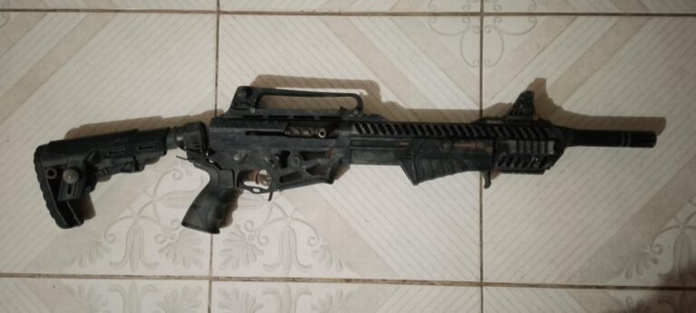 Un menor de edad aislado, presunto integrante del GAO “Los Lobos”, por el delito de tenencia ilegal de arma de fuego en El Oro