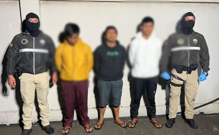 Operación “Fénix” evitó el tráfico internacional de más de 2 toneladas de droga y aprehendió a tres sujetos por este delito