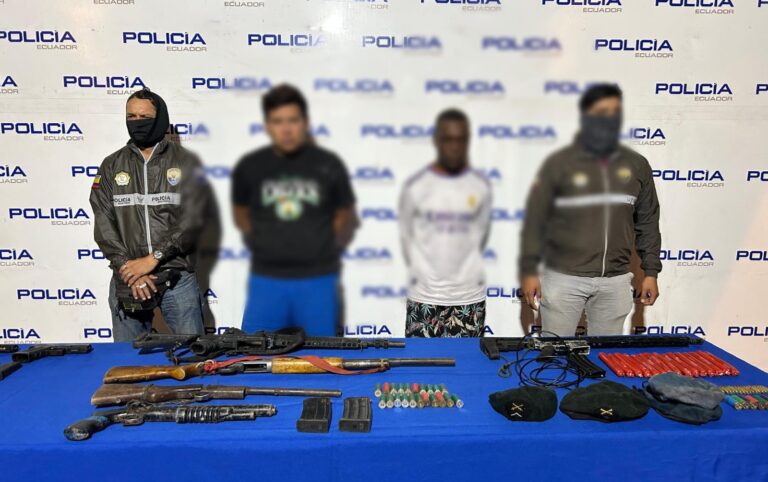 Policía aprehendió a dos integrantes del GDO “SAO BOX” por el delito de tenencia y porte de arma de fuego en El Oro