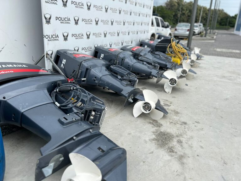 Policía Nacional ejecutó un operativo contra el tráfico de combustible en Atacames
