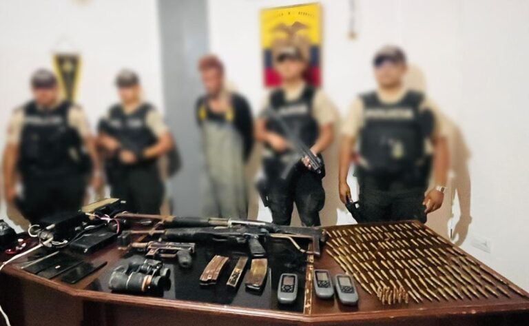 Un ciudadano aprehendido por el delito de tenencia y porte de armas de fuego tras un enfrentamiento armado en Manabí
