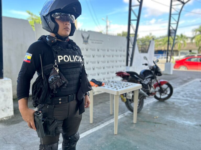 Tres ciudadanos aprehendidos por los delitos de robo y tráfico ilícito de sustancias catalogadas sujetas a fiscalización en Esmeraldas