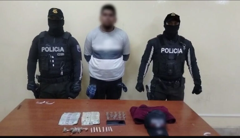 Golpe al microtráfico, presunto integrante de «Los Lobos» aprehendido por tenencia de sustancias sujetas a fiscalización en Quito.