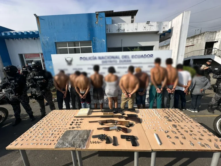 Once aprehendidos y armas decomisadas durante mega operativo en Durán