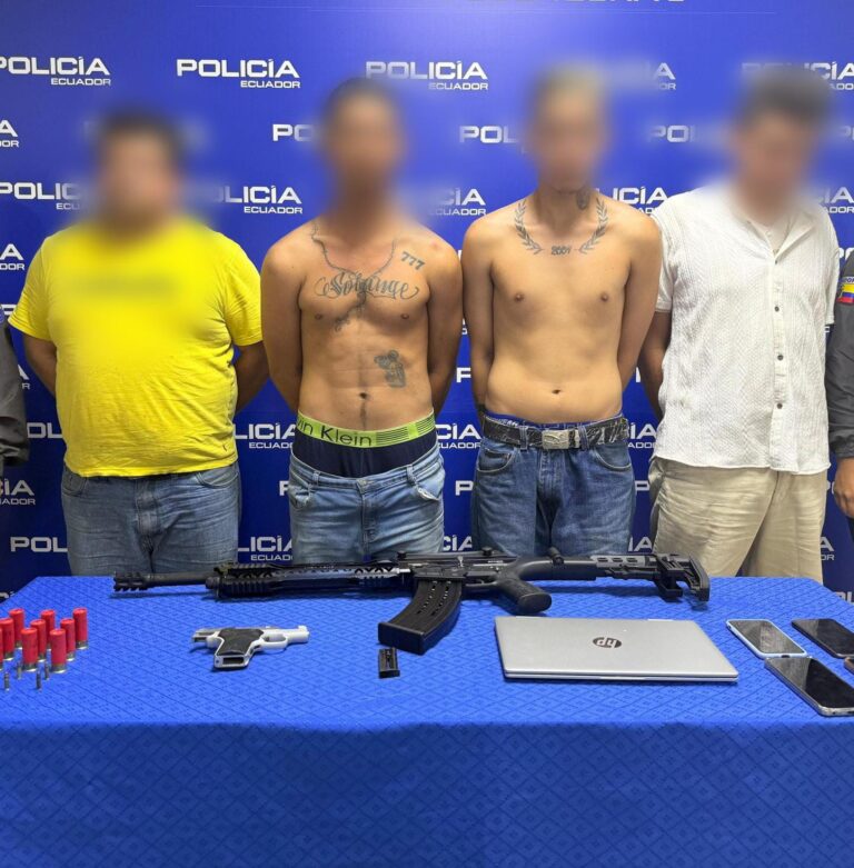 Operativo Policial dejó cuatro presuntos integrantes del GAO “Los Lobos” aprehendidos por porte y tenencia ilegal de armas de fuego en Guayaquil