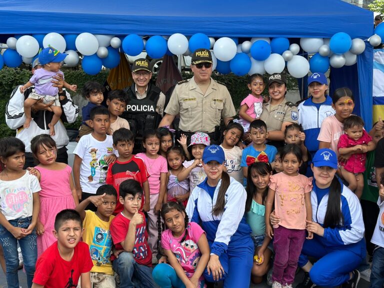 Niñez de Nueva Prosperina celebró su día junto a la Policía Nacional